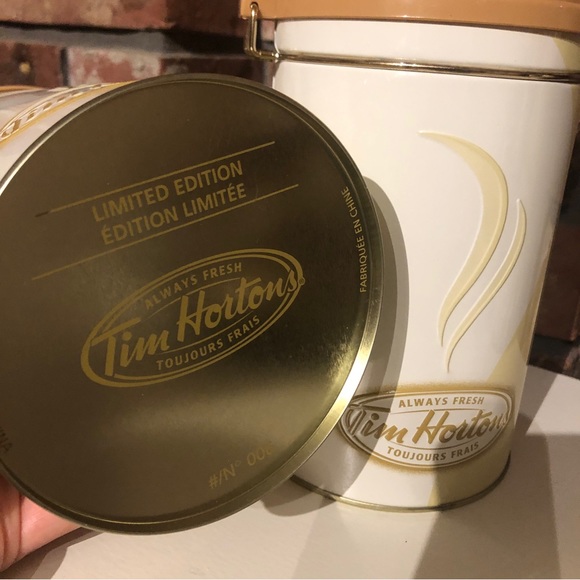Tim Hortons-Set of 2 limited edition Tim coffee tins - Picture 4 of 7